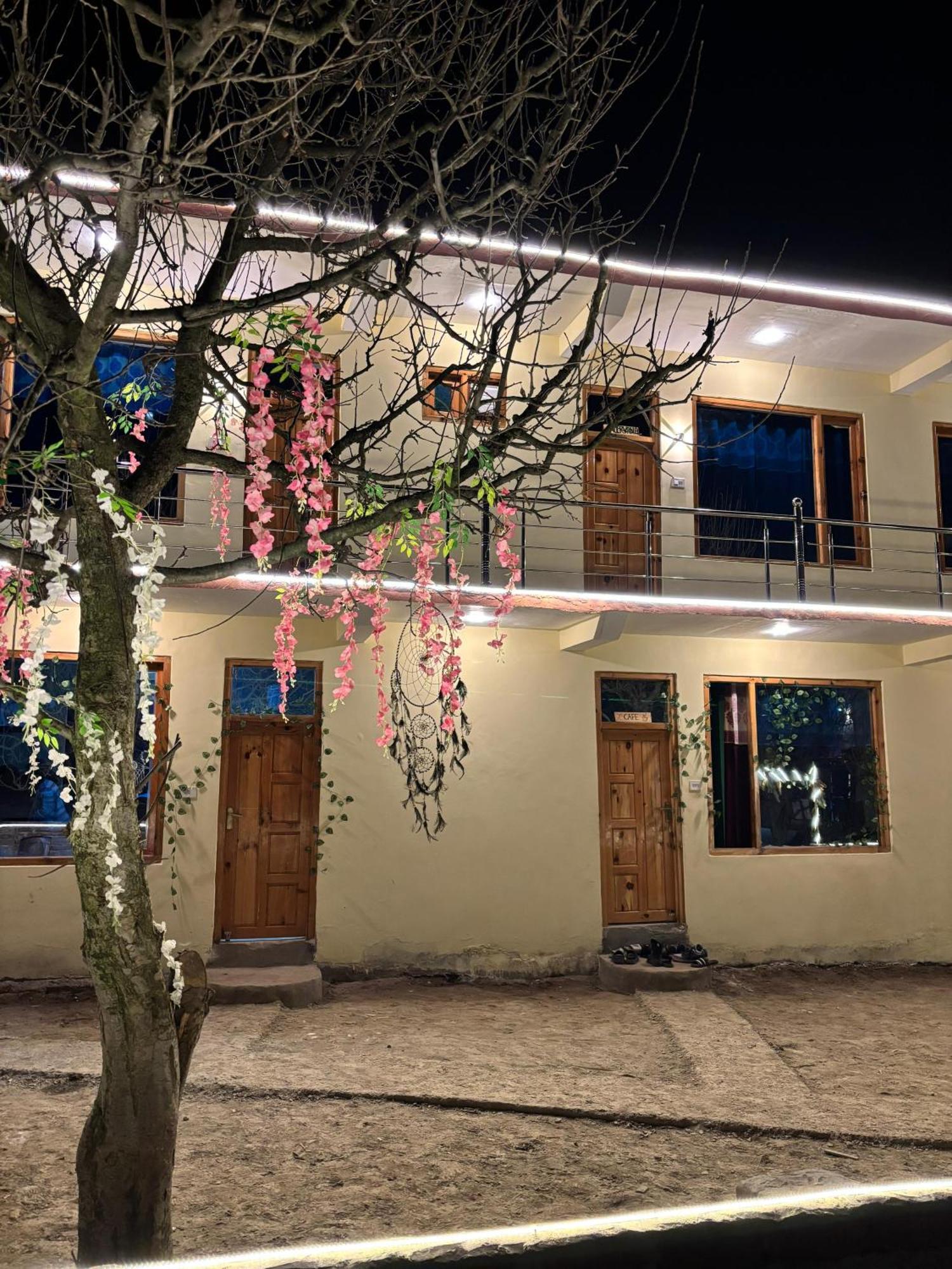 Shalom Guesthouse And Cafe Kalgha Eksteriør bilde