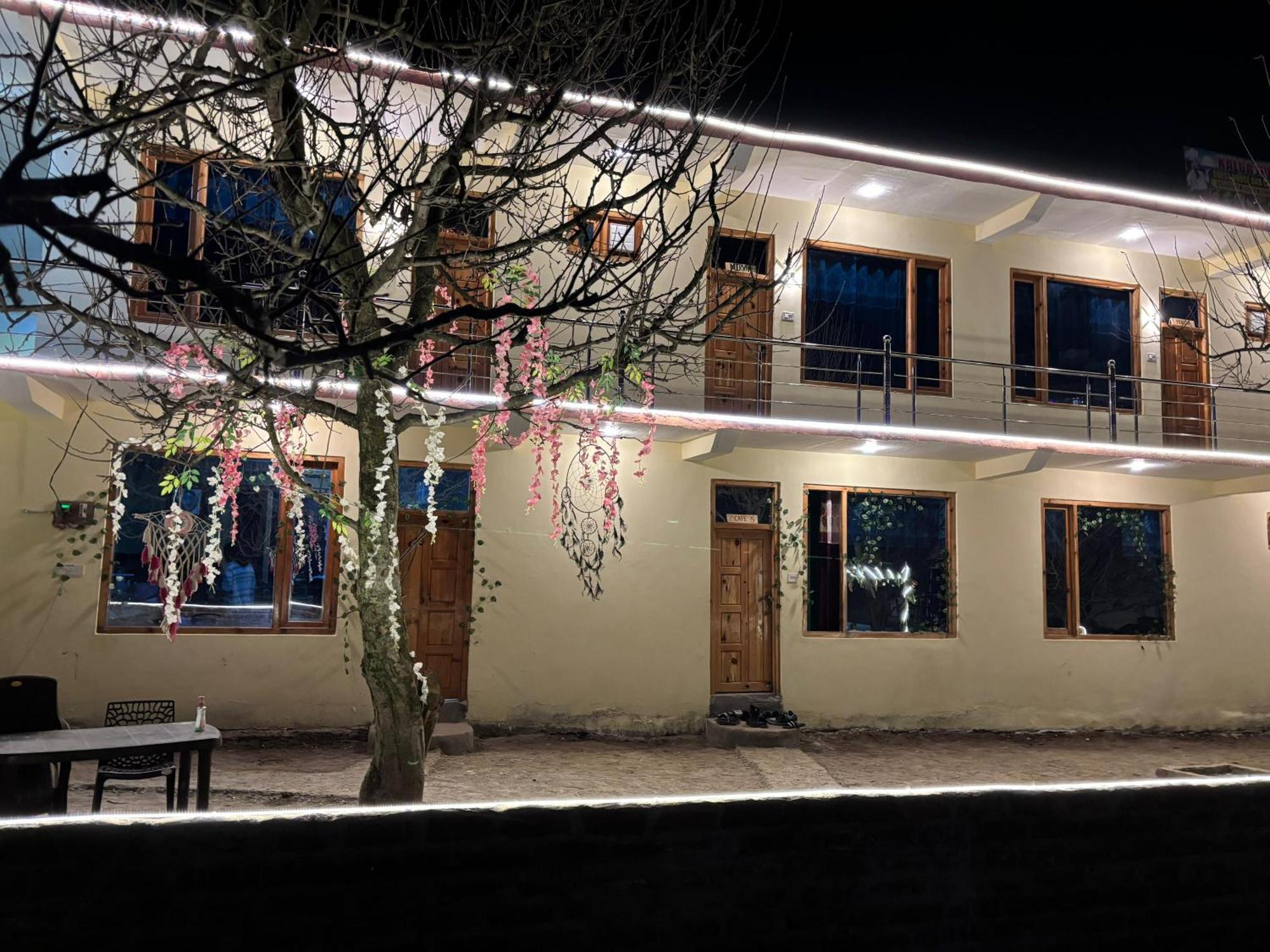 Shalom Guesthouse And Cafe Kalgha Eksteriør bilde