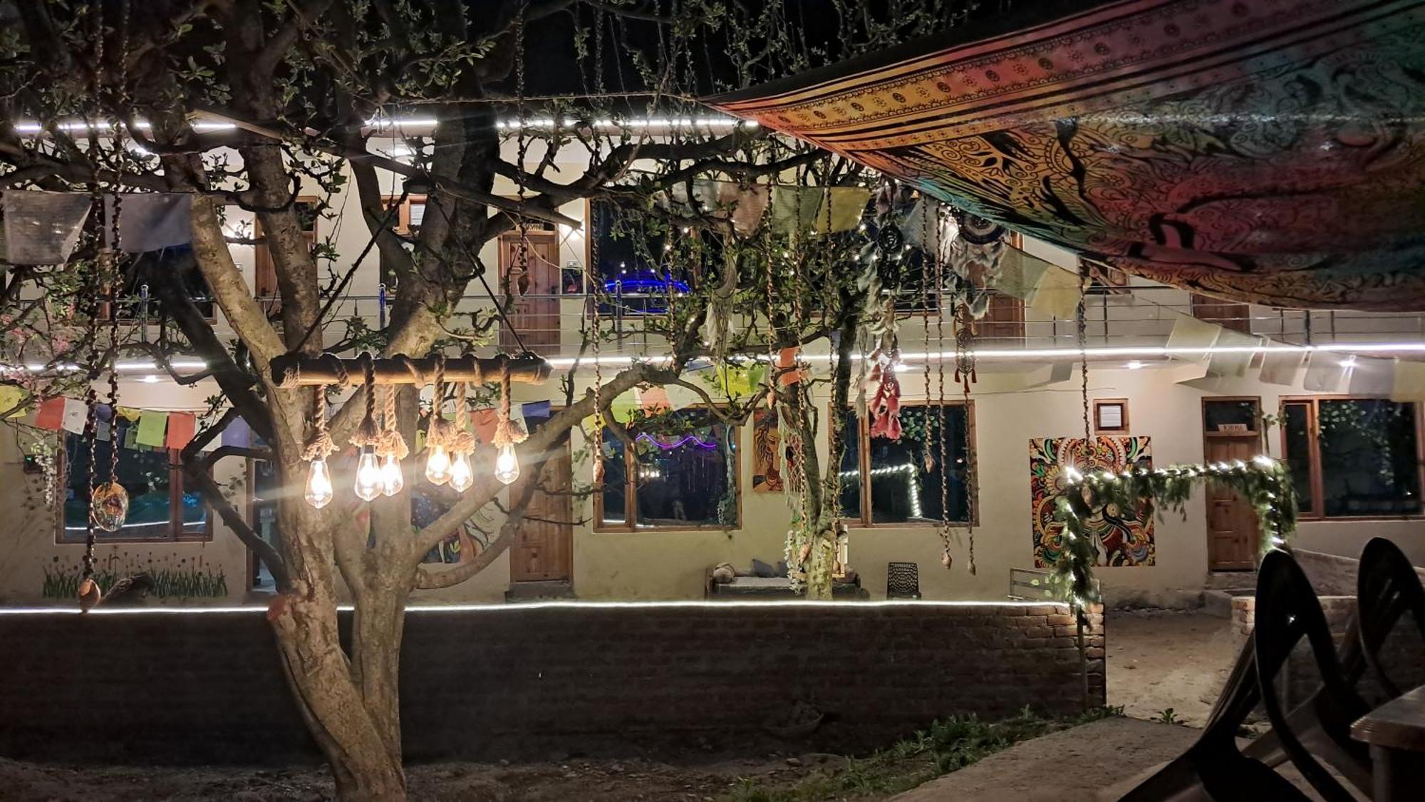 Shalom Guesthouse And Cafe Kalgha Eksteriør bilde
