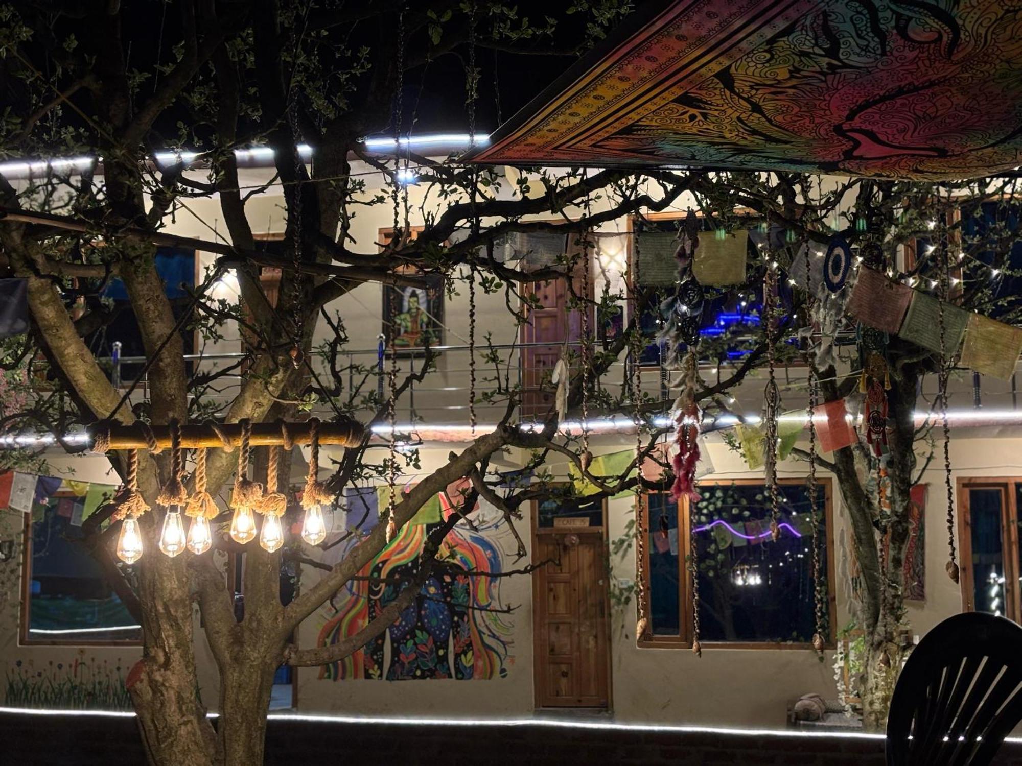 Shalom Guesthouse And Cafe Kalgha Eksteriør bilde