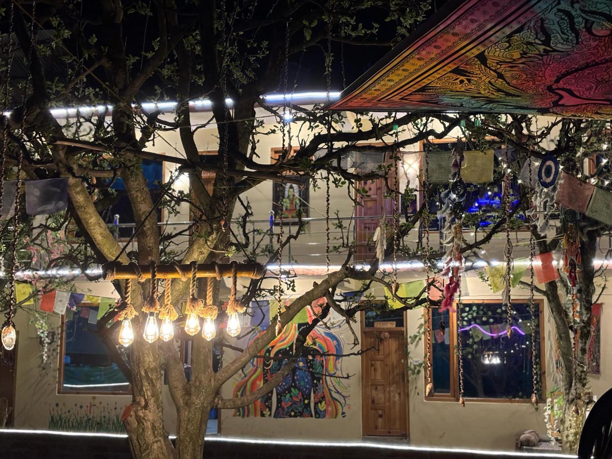 Shalom Guesthouse And Cafe Kalgha Eksteriør bilde